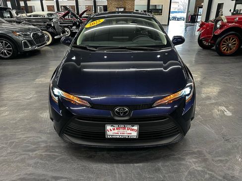 Used 2025 Toyota Corolla LE image 2
