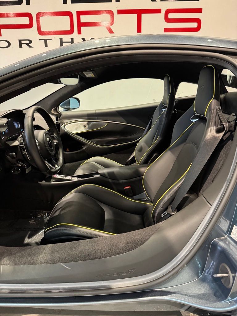 Used 2023 McLaren Artura RWD image 12