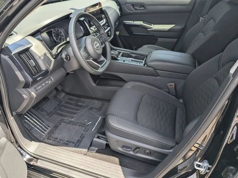 Certified 2025 Nissan Pathfinder SV w/ SV Premium Package FWD image 9