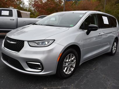 Used 2024 Chrysler Pacifica Touring-L