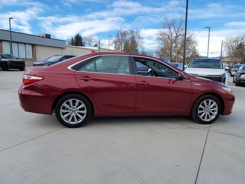 Used 2017 Toyota Camry XLE w/ Moonroof Package image 6