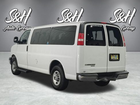 Used 2016 Chevrolet Express 3500 LT w/ LT Preferred Equipment Group RWD image 17