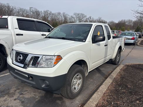 Used 2018 Nissan Frontier S image 2
