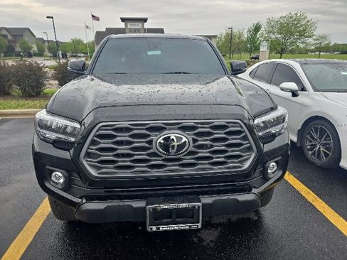 Used 2023 Toyota Tacoma TRD Off-Road w/ TRD Premium Off Road Package AWD/4WD image 2