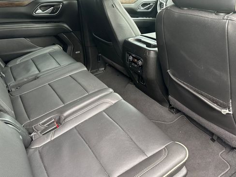 Used 2024 Chevrolet Suburban Premier image 18