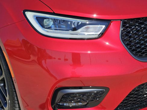 New 2026 Chrysler Pacifica Select w/ S Appearance Package image 9