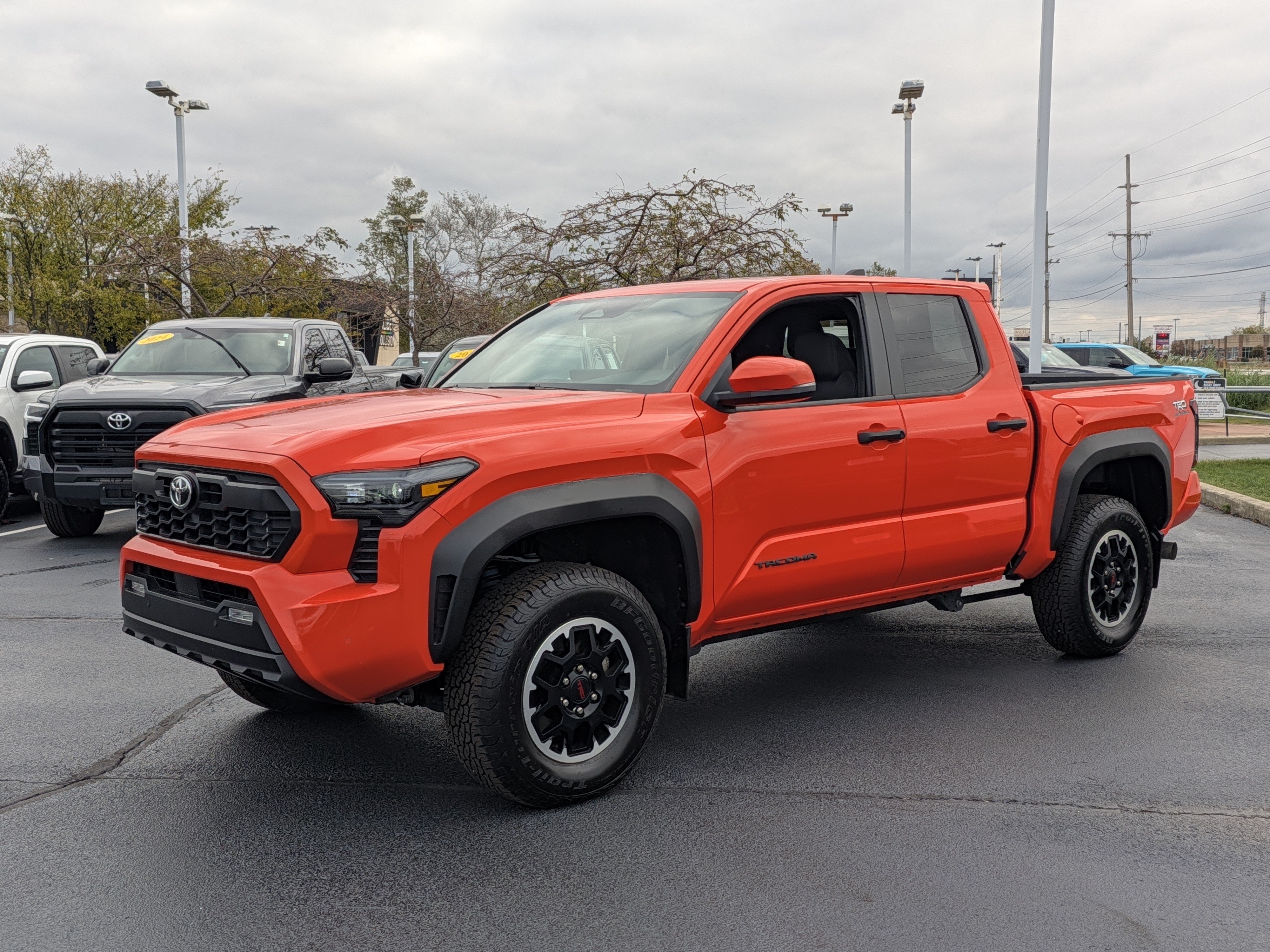 Used 2024 Toyota Tacoma TRD Off-Road w/ TRD Off Road Upgrade Package AWD/4WD image 4