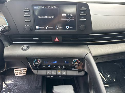 Used 2025 Hyundai Elantra Sport FWD image 28