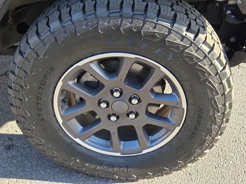 Used 2022 Jeep Gladiator Overland w/ Popular Equipment Package AWD/4WD image 10
