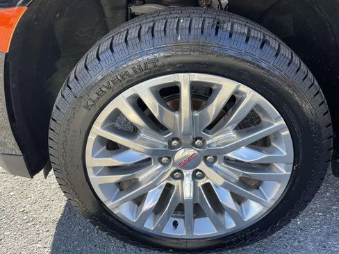 Used 2023 GMC Yukon Denali w/ Denali Reserve Package image 8