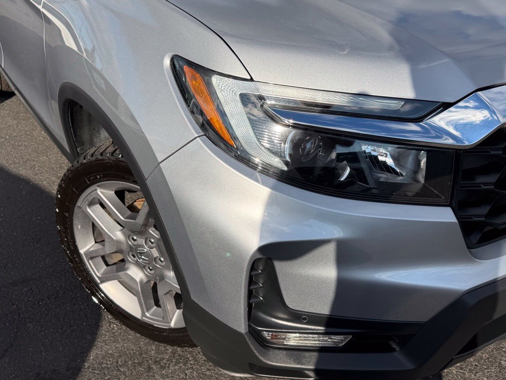 Used 2023 Honda Passport EX-L image 2