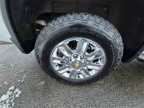 Used 2024 Chevrolet Silverado 2500 High Country w/ High Country Premium Package image 17