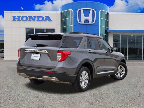 Used 2022 Ford Explorer XLT w/ Equipment Group 202A AWD/4WD image 3