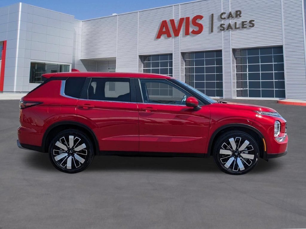 Used 2025 Mitsubishi Outlander SE AWD/4WD image 5