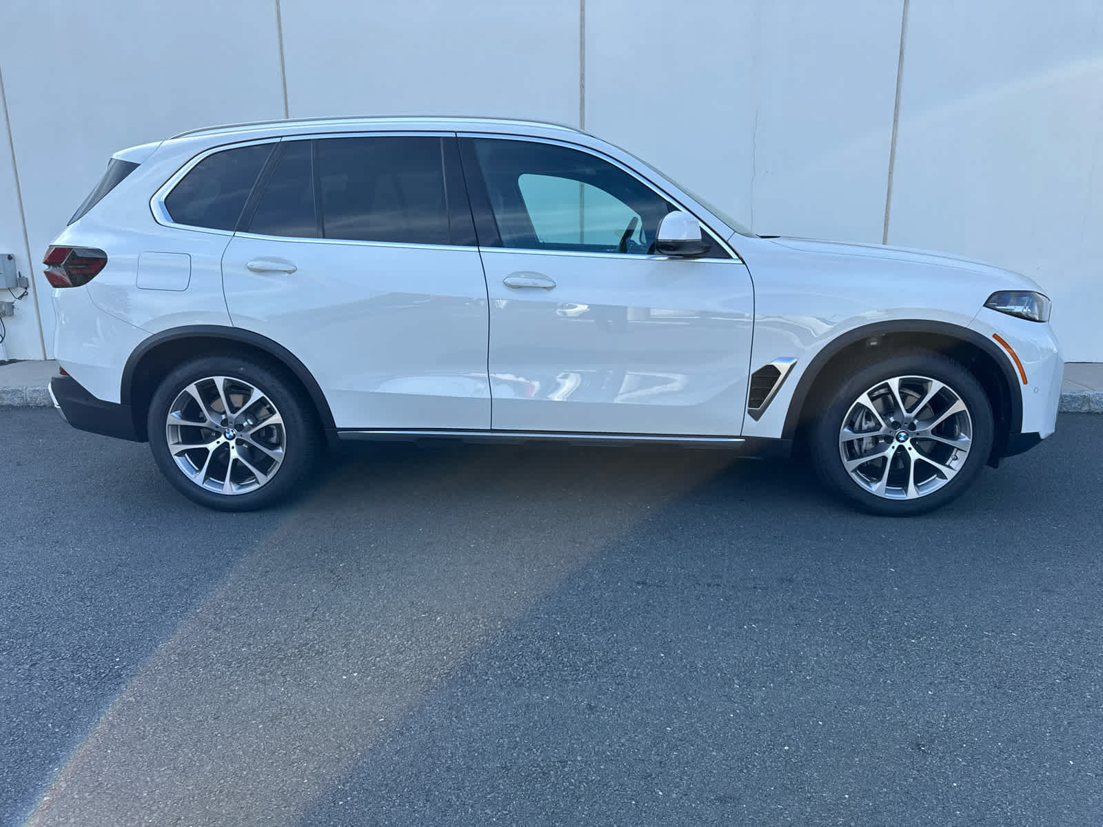 Used 2024 BMW X5 xDrive40i w/ Parking Assistance Package AWD/4WD image 5