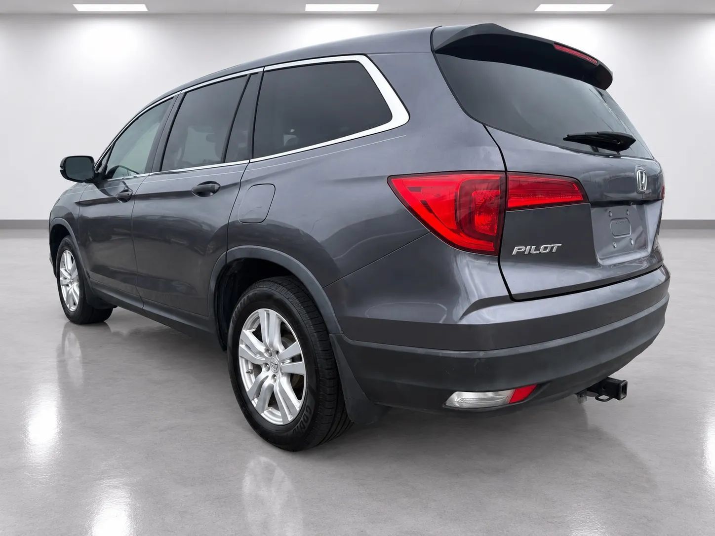 Used 2017 Honda Pilot LX image 7