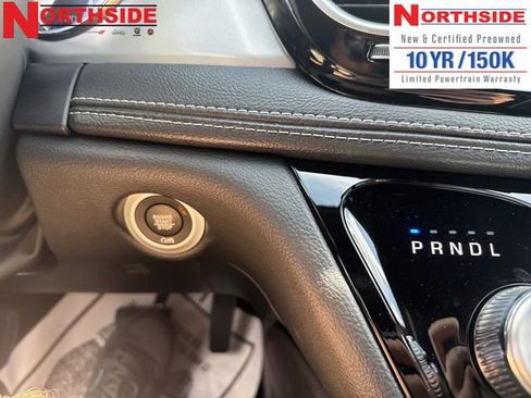 New 2026 Chrysler Pacifica Limited w/ Uconnect Theater Family Group image 24