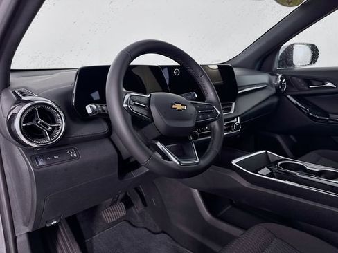 Used 2025 Chevrolet Equinox LT FWD image 9
