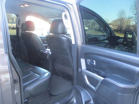Used 2016 Nissan Titan SL AWD/4WD image 25