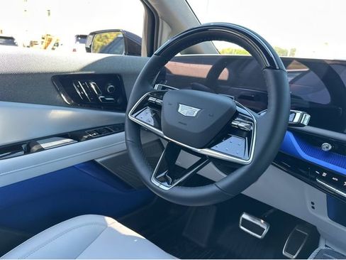 New 2026 Cadillac Optiq Luxury 1 image 7