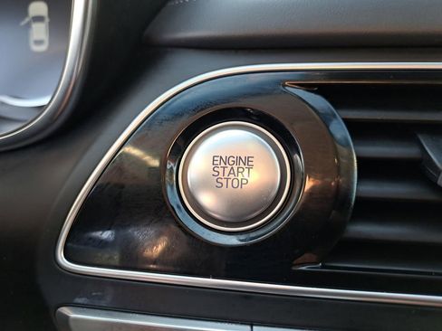 Used 2023 Genesis G70 2.0T image 28