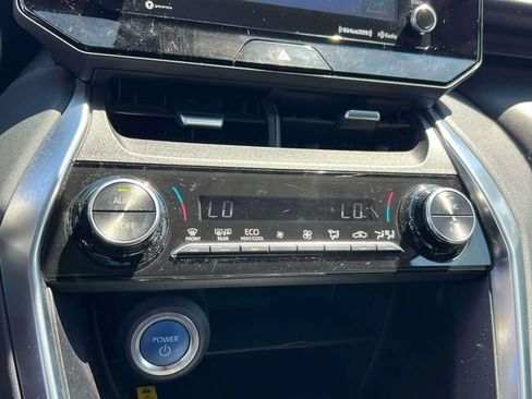 Used 2021 Toyota Venza LE AWD/4WD image 34