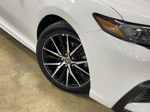 Used 2022 Toyota Camry SE w/ Convenience Package FWD image 11