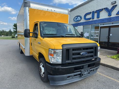 Used 2022 Ford E-350 and Econoline 350 Super Duty RWD image 3
