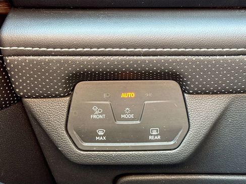 Used 2024 Volkswagen Atlas SEL AWD/4WD image 10