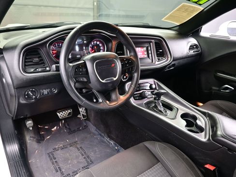 Used 2017 Dodge Challenger R/T image 12