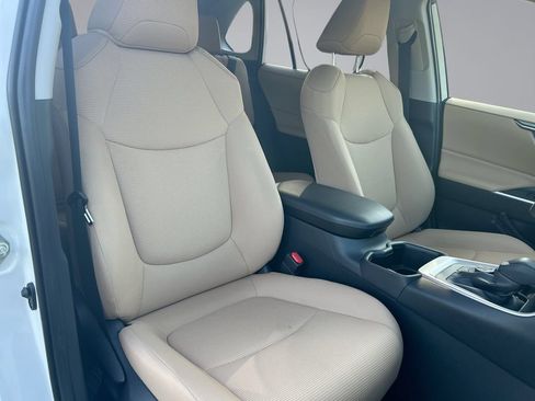 Certified 2025 Toyota RAV4 LE AWD/4WD image 28