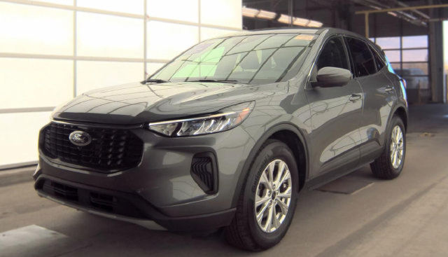 Used 2023 Ford Escape Active w/ Tech Pack #2 AWD/4WD image 1