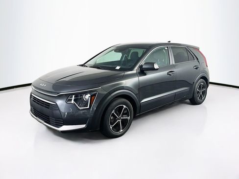 Used 2023 Kia Niro LX image 3