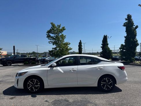Used 2025 Nissan Sentra SV FWD image 14