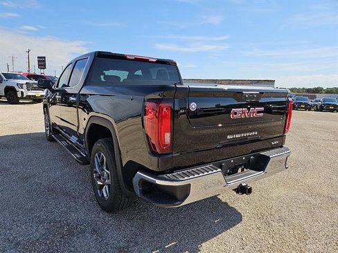 New 2026 GMC Sierra 1500 SLT image 3