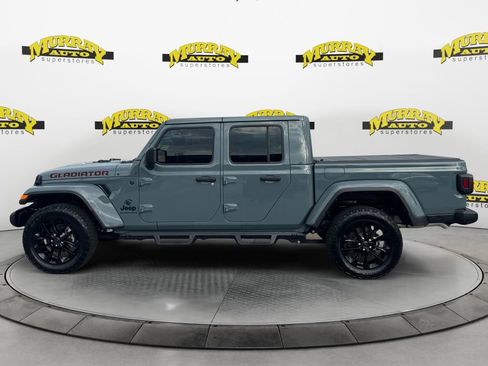 Used 2025 Jeep Gladiator Sport AWD/4WD image 2