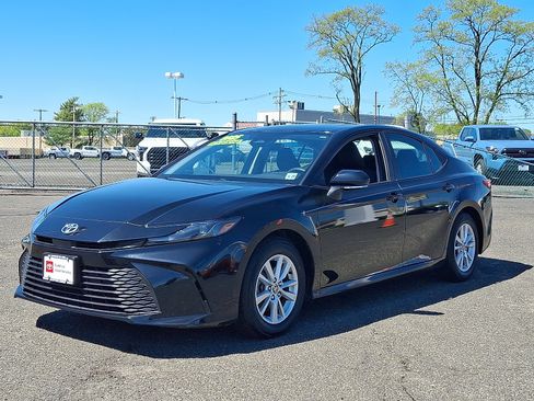 Used 2025 Toyota Camry LE FWD image 3