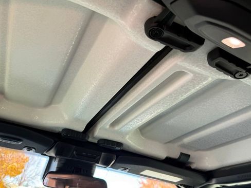 New 2025 Jeep Gladiator Sport image 28