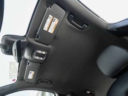 Used 2025 Mercedes-Benz GLB 250 image 24