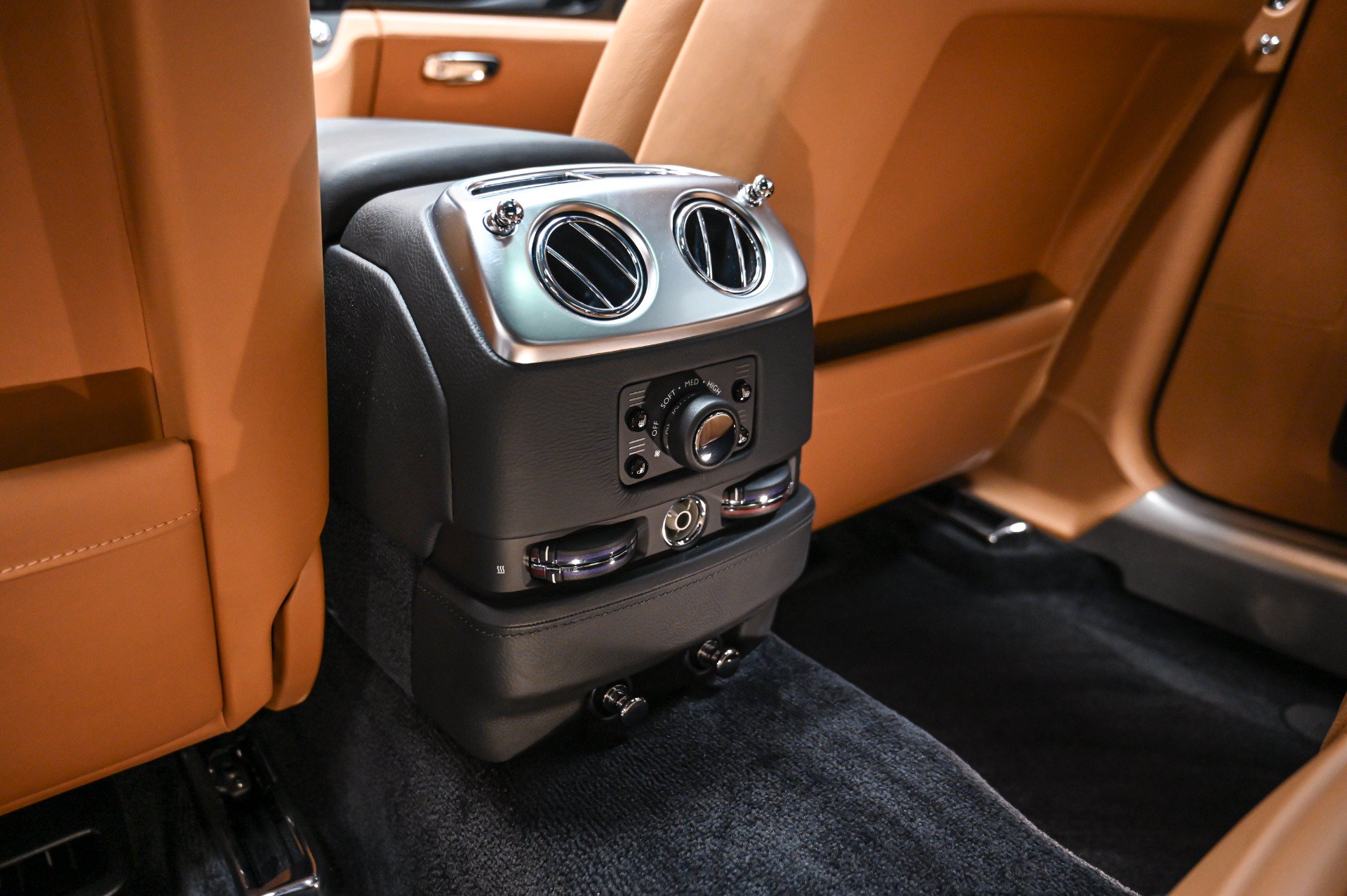 Used 2015 Rolls-Royce Ghost RWD image 36