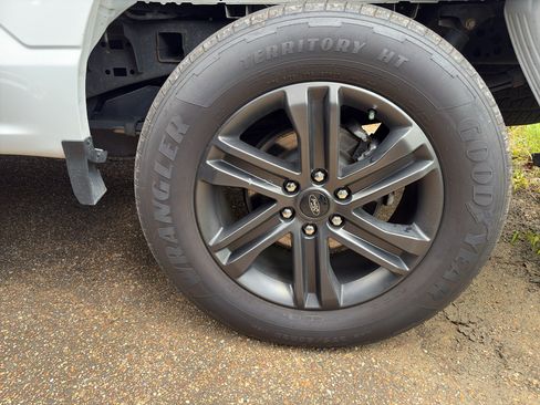 Used 2022 Ford F150 XLT w/ Equipment Group 302A High AWD/4WD image 5