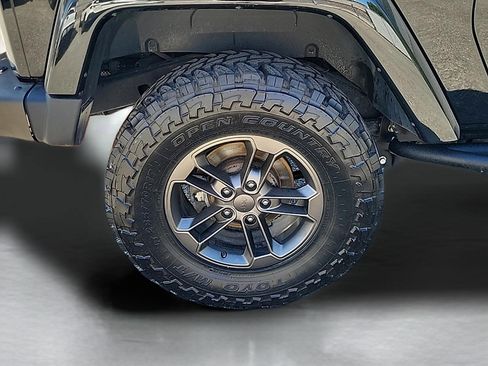 Used 2016 Jeep Wrangler Sahara AWD/4WD image 9