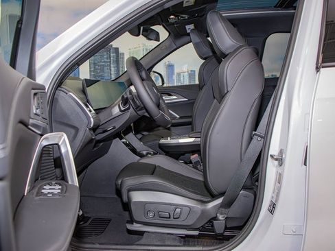 Used 2025 BMW X1 xDrive28i w/ Technology Package image 21