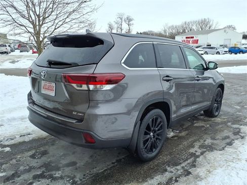Used 2019 Toyota Highlander SE image 23
