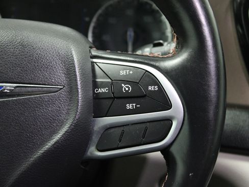 Used 2017 Chrysler Pacifica Touring-L image 24