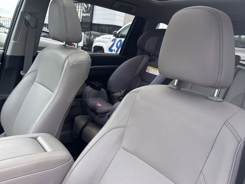 Used 2019 Toyota Highlander Limited Platinum image 8