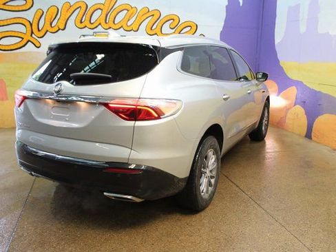 Used 2022 Buick Enclave Essence image 8