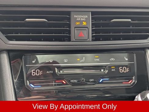 Used 2025 Volkswagen Jetta SE FWD image 17