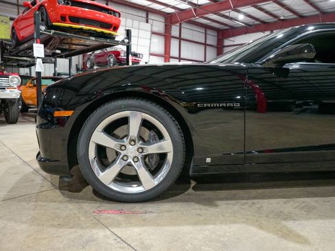 Used 2010 Chevrolet Camaro SS RWD image 3