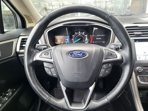 Used 2017 Ford Fusion SE w/ Fusion SE Technology Package image 25